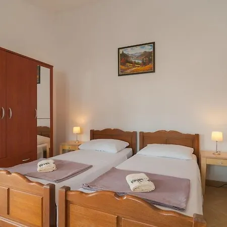 With Parking Space Splitska, Brac - 21974 Apartamento Splitska