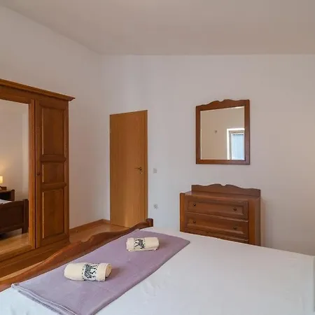 With Parking Space Splitska, Brac - 21974 Apartment Splitska