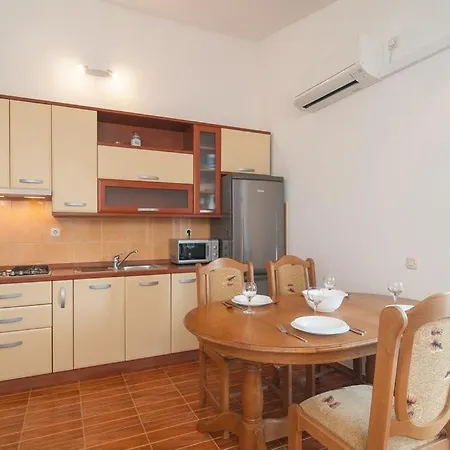Apartament With A Parking Space Splitska, Brac - 21974