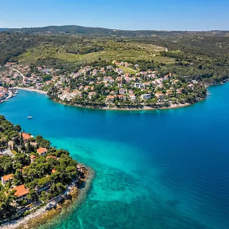 Apartment With Parking Space Splitska, Brac - 21974 *